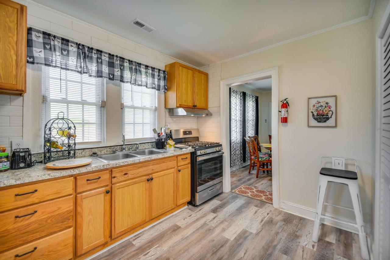 Charming Newport News Cottage Less Than 1 Mi To Ocean! 汉普顿 外观 照片