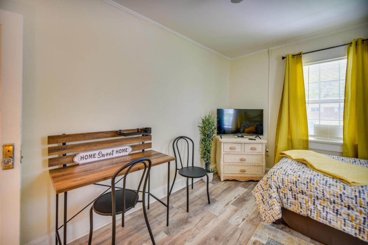Charming Newport News Cottage Less Than 1 Mi To Ocean! 汉普顿 外观 照片
